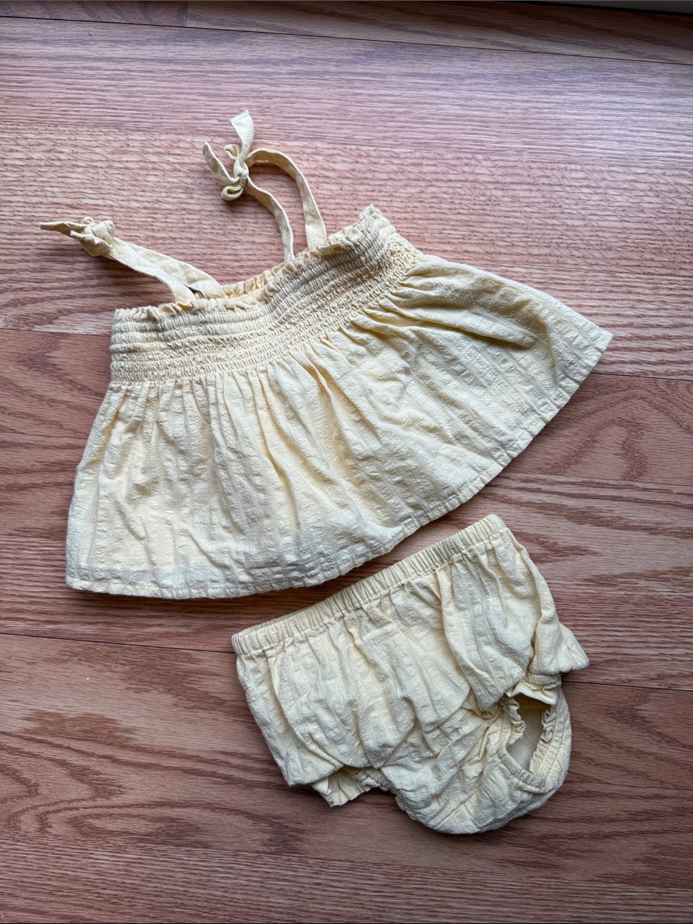 Baby Gap Soft Yellow Girls' Smocked Tank and Bloomers Set - 3-6 months